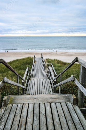 Zugang zum Strand von Sylt an einem Herbsttag © Rouven