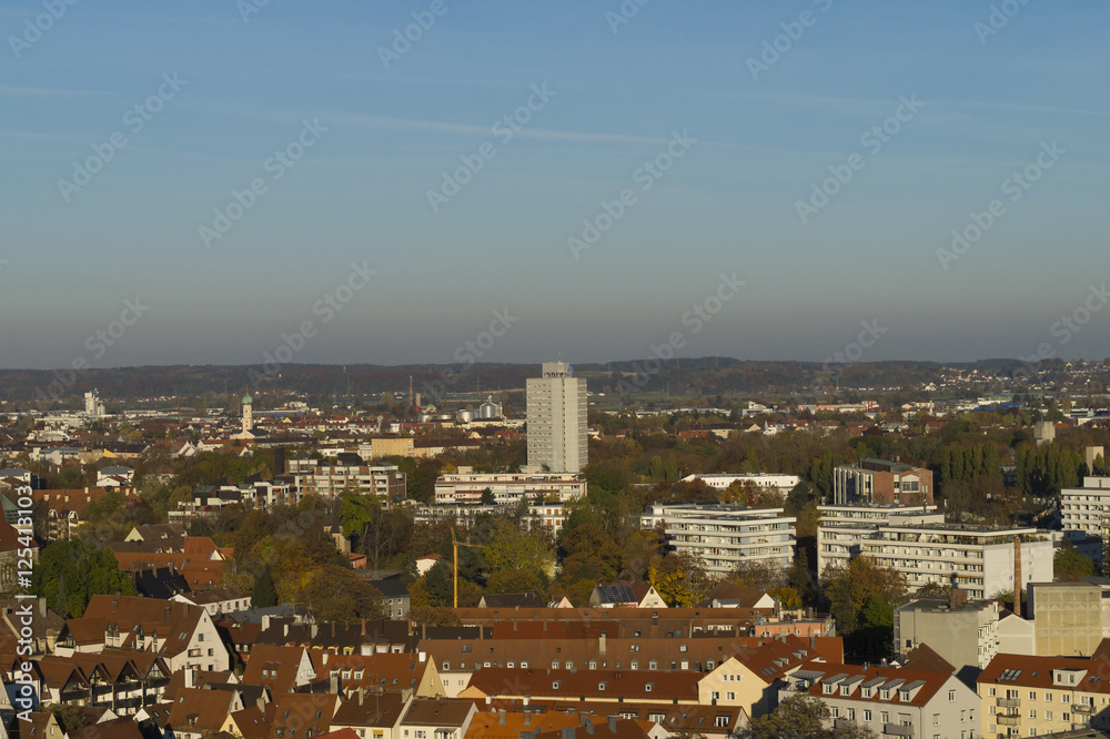 Blick auf die Augsburger Stadt im Herbst 