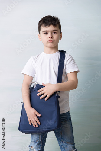 Fotografi serious little boy with shoulder bag ilke grown-up