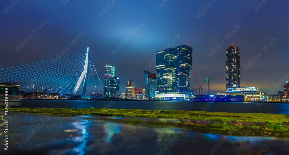 Skyline von Rotterdam bei Nacht 3