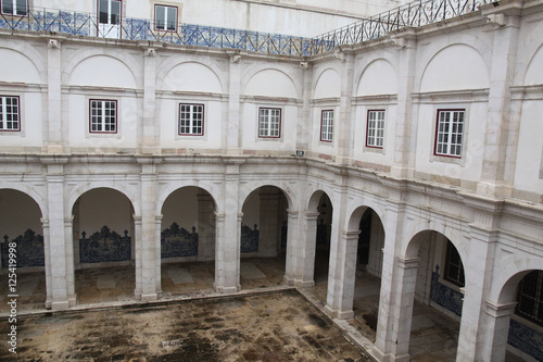 Lisbonne, cours intérieure du monastère de saõ vincente de fora