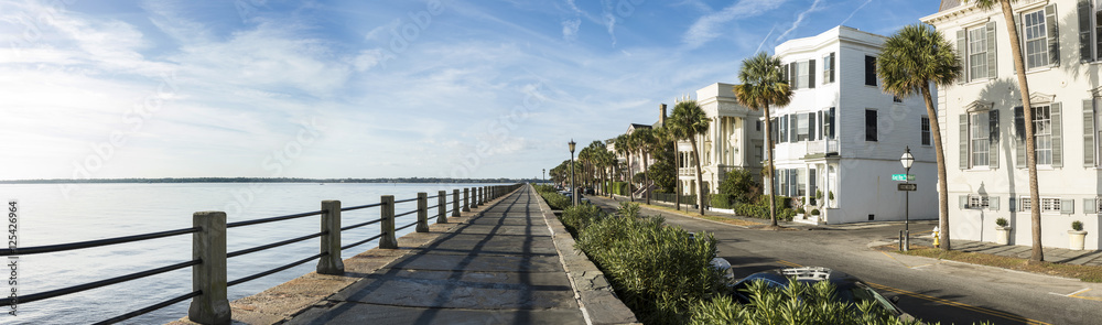 Fototapeta premium East Bay Street w Charleston w Południowej Karolinie, panora 180 stopni