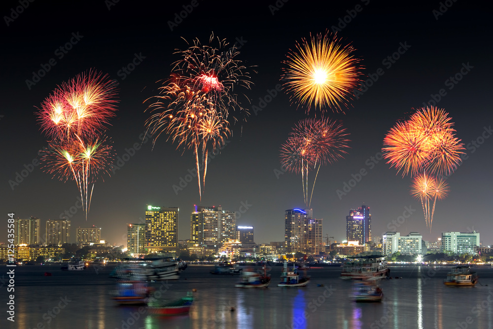 Fototapeta premium Fireworks over Pattaya beach at night, Chonburi, Thailand