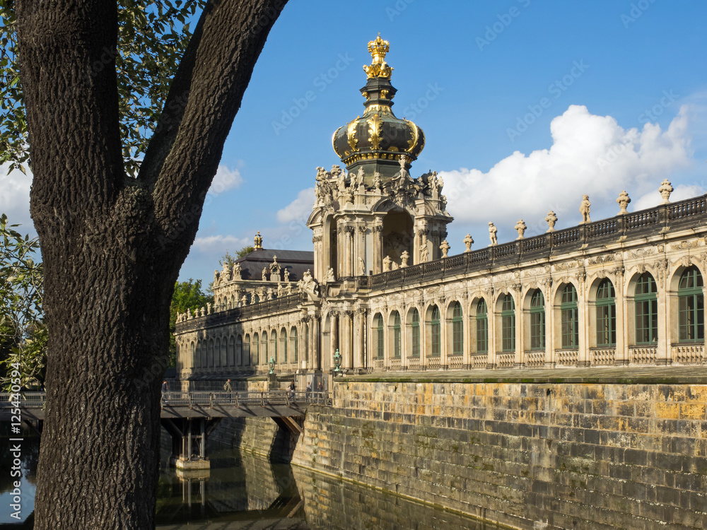 Obraz premium Zwinger in Dresden - Kronentor - Bauwerk des Barock