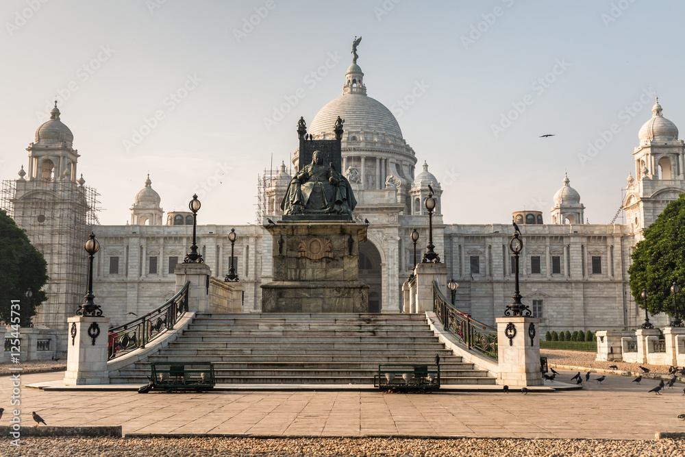 Fototapeta premium Victoria Memorial architectural building monument and museum at Kolkata. Fresh air, lovely gardens and calm lakes surround the historic building.