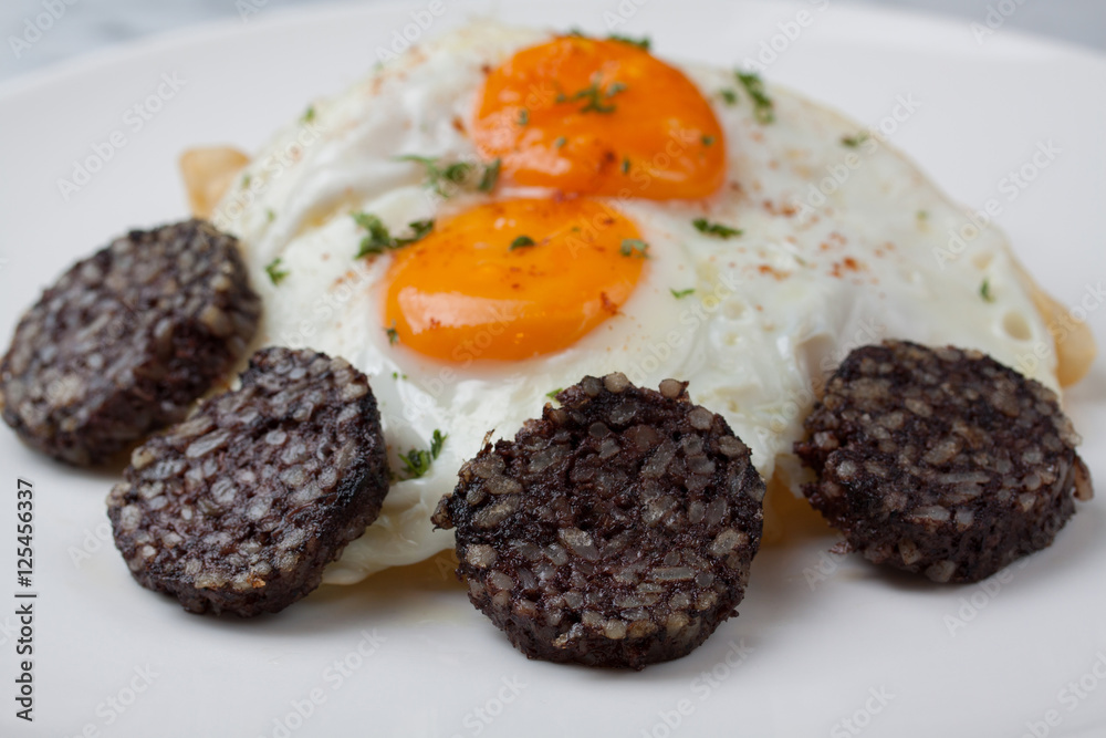 Black pudding sausage and potato chips Black pudding sausage and potato chips
