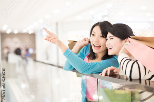 Photography woman shopping in the mall