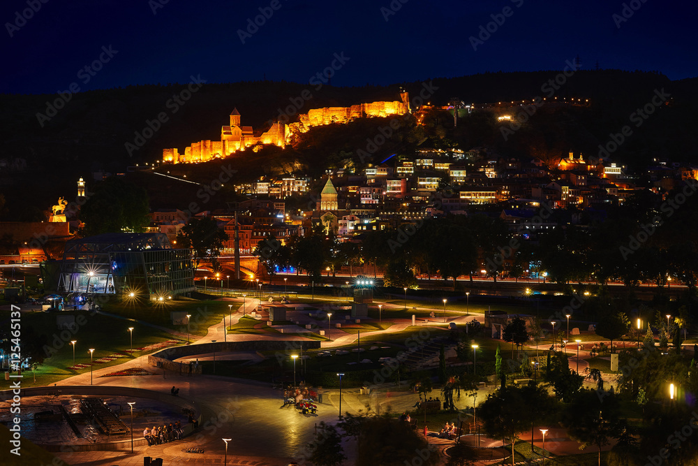 Ночной вид Тбилиси