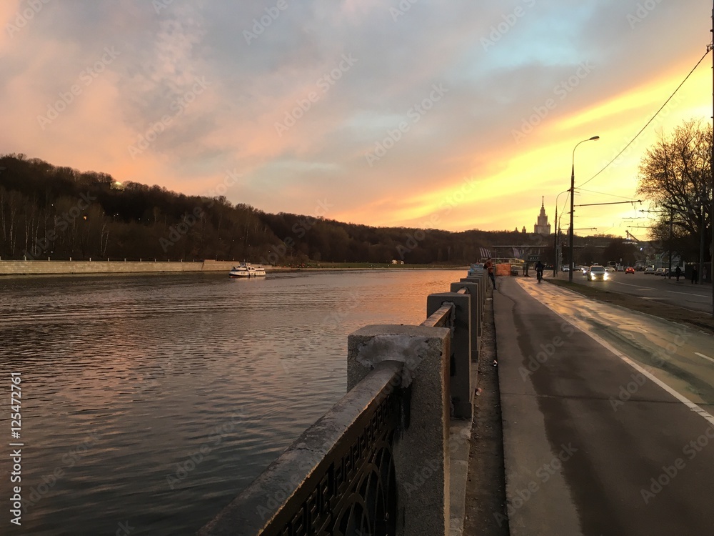 Naklejka premium city sunset 