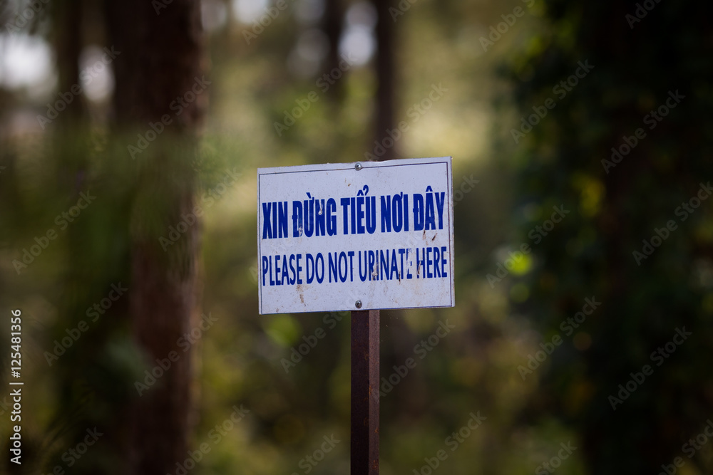 Please do not urinate here, Information Sign in Dalat, Vietnam