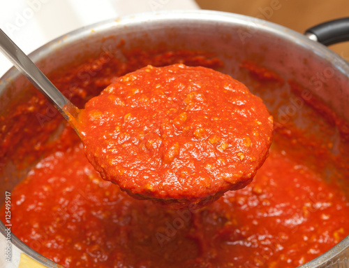Foto Ladle with bolognese sauce.