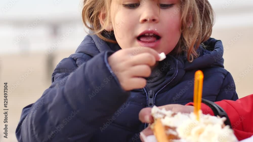 manger une gaufre slow motion manger une gaufre slow motion