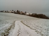 Schnee und Häuser - Feld