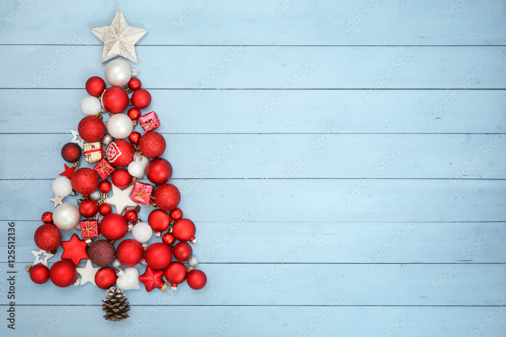 Weihnachten / Weihnachtsbaum aus Kugeln StockFoto Adobe Stock