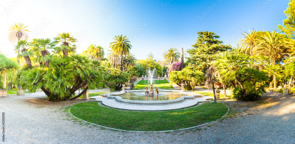 Φωτογραφία Nobel gardens with a fountain in the foreground, Sanremo, Italy