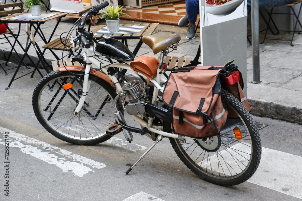 Bicicletta con motore a scoppio