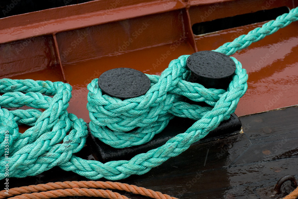 Mooring bollard with naval rope
