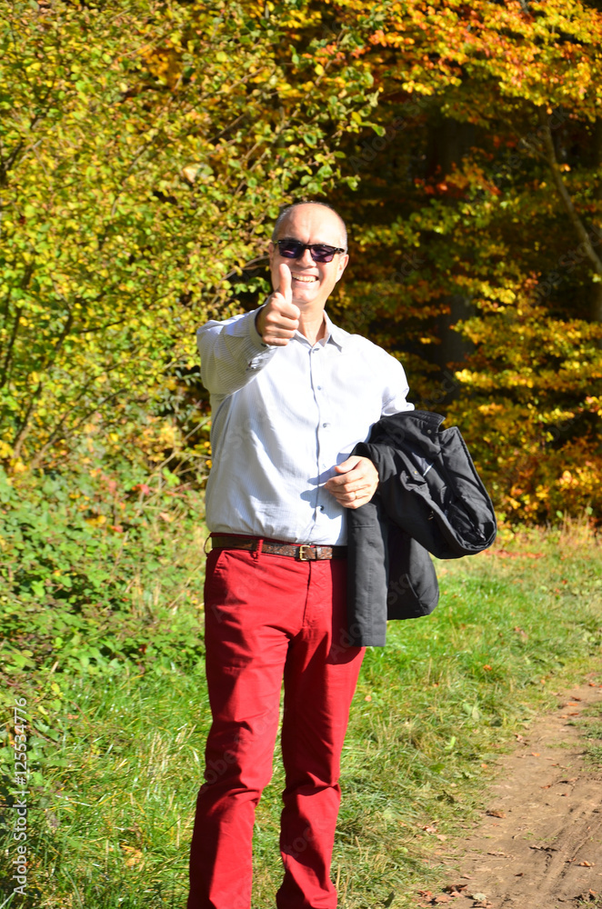 Spaziergang im Herbstwald Spaziergang im Herbstwald