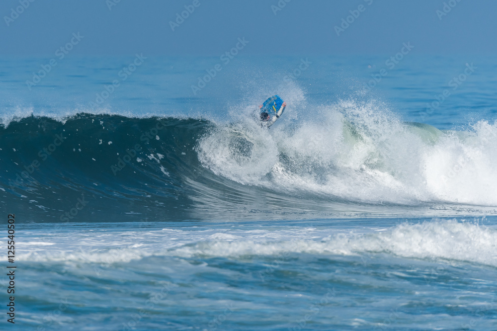 Naklejka premium Bodyboarder in action