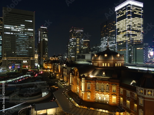 夜の東京駅 © rotoreto