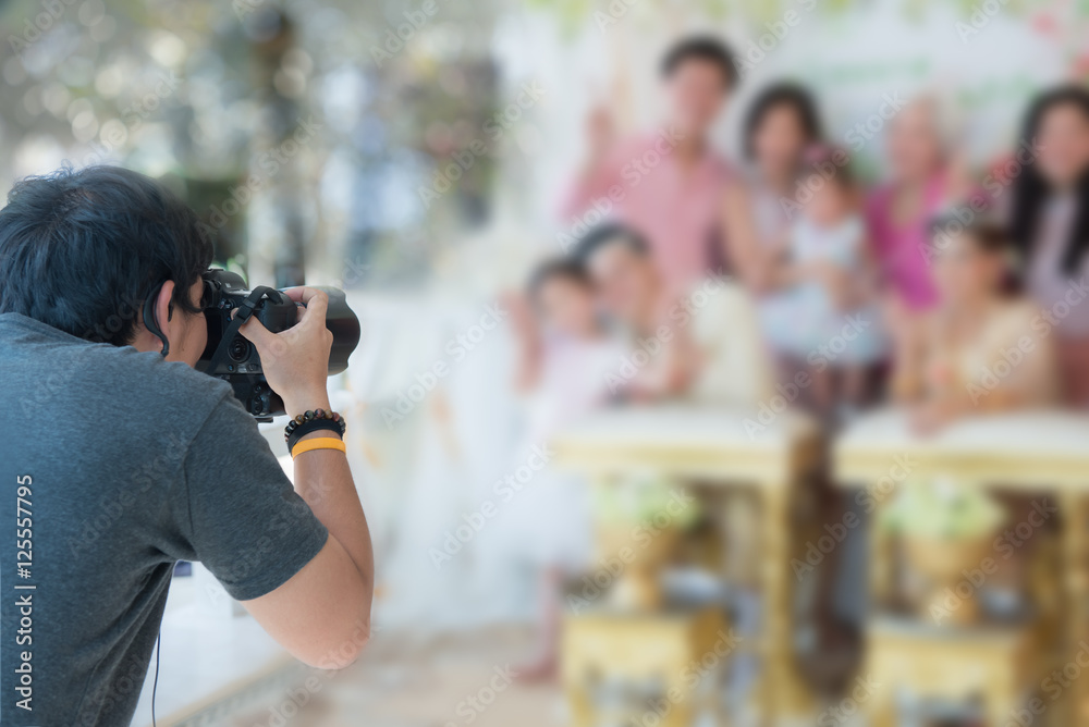 wedding photographer in action wedding photographer in action