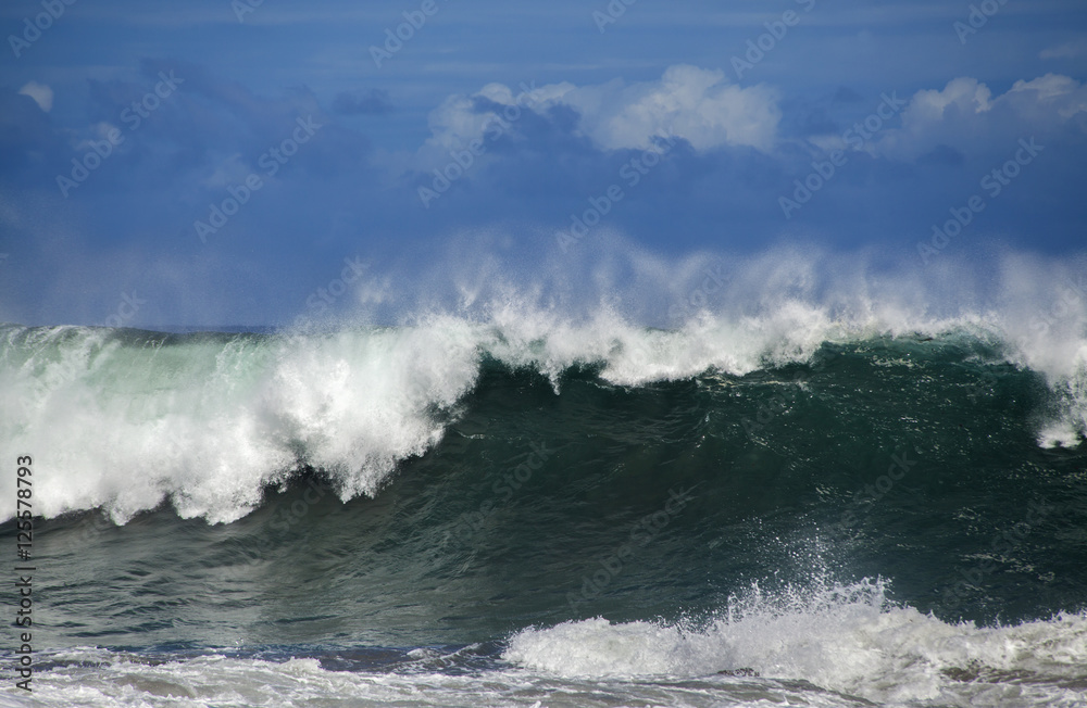 ocean wave breaking