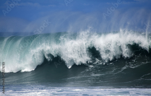 ocean wave breaking