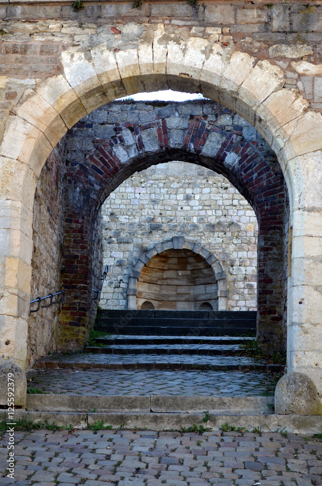 Torbogen im Schloss Hellenstein