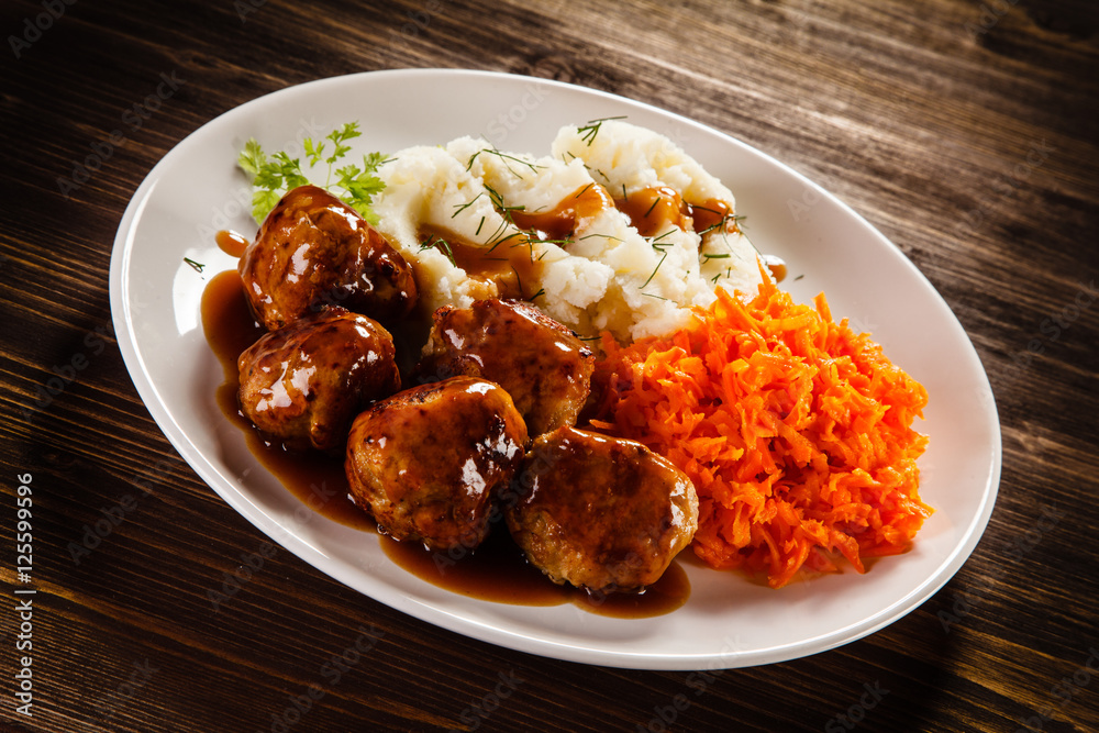 Roasted meatballs, mashed potatoes and vegetables Roasted meatballs, mashed potatoes and vegetables