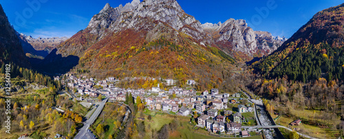  Val Masino - Valtellina (IT) - Vista aerea di San Martino verso nord