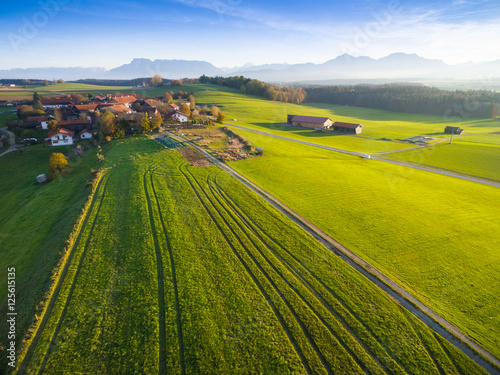Luftbild: Oberbayern im Herbst © naturenow