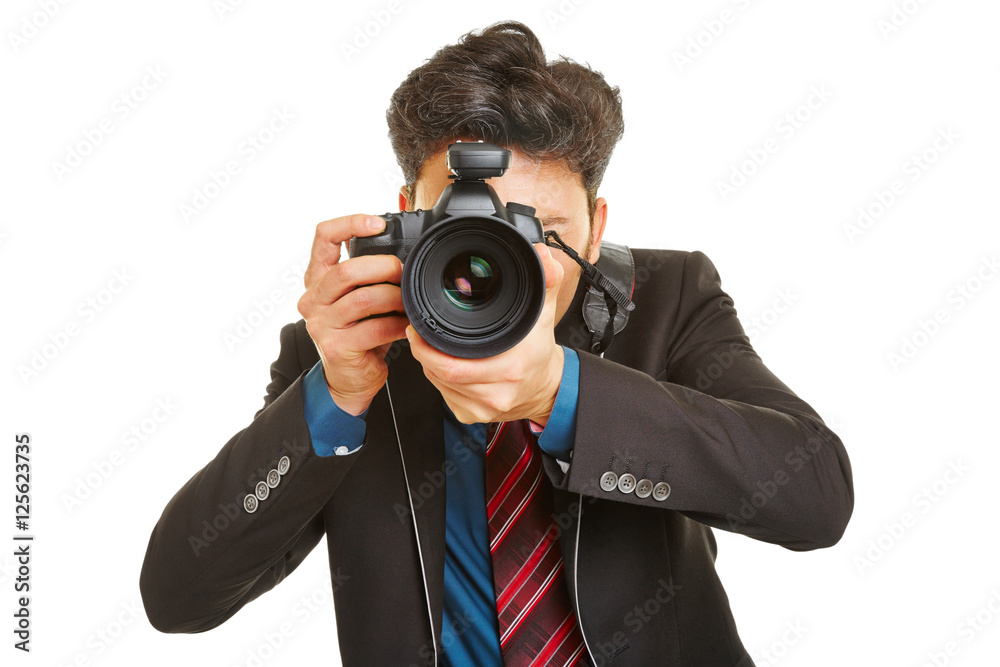 Mann beim Fotografieren mit Kamera Mann beim Fotografieren mit Kamera