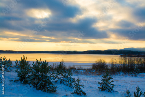 Fototapeta Naklejka Na Ścianę i Meble -  Frozen lake on the background of Ural mountains