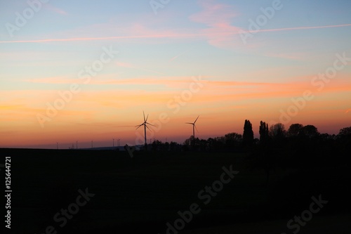 Landschaft, Bäume, Windmühlen, Himmel, Wald, Sonnenuntergang, blauer Himmel