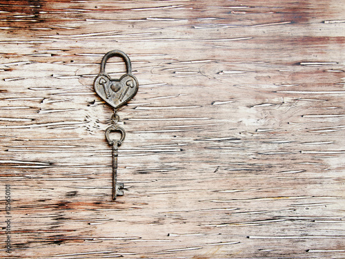 Tableau sur toile ron key from the lock lying on wooden vintage background