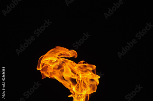 gelbe Flamme mit schwarzem Hintergrund © HansPeterK