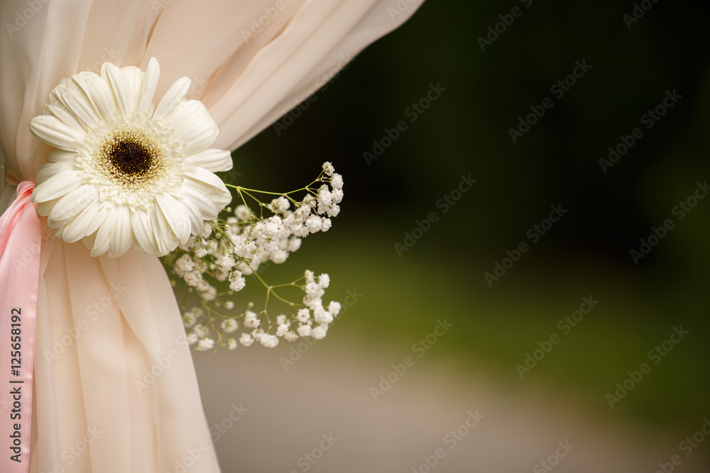 Hoa làm giàu cho sự kiện của bạn với thiết kế hoa cưới đẹp mắt và tinh tế để tạo ra không gian lãng mạn, nổi bật cho đám cưới của bạn.