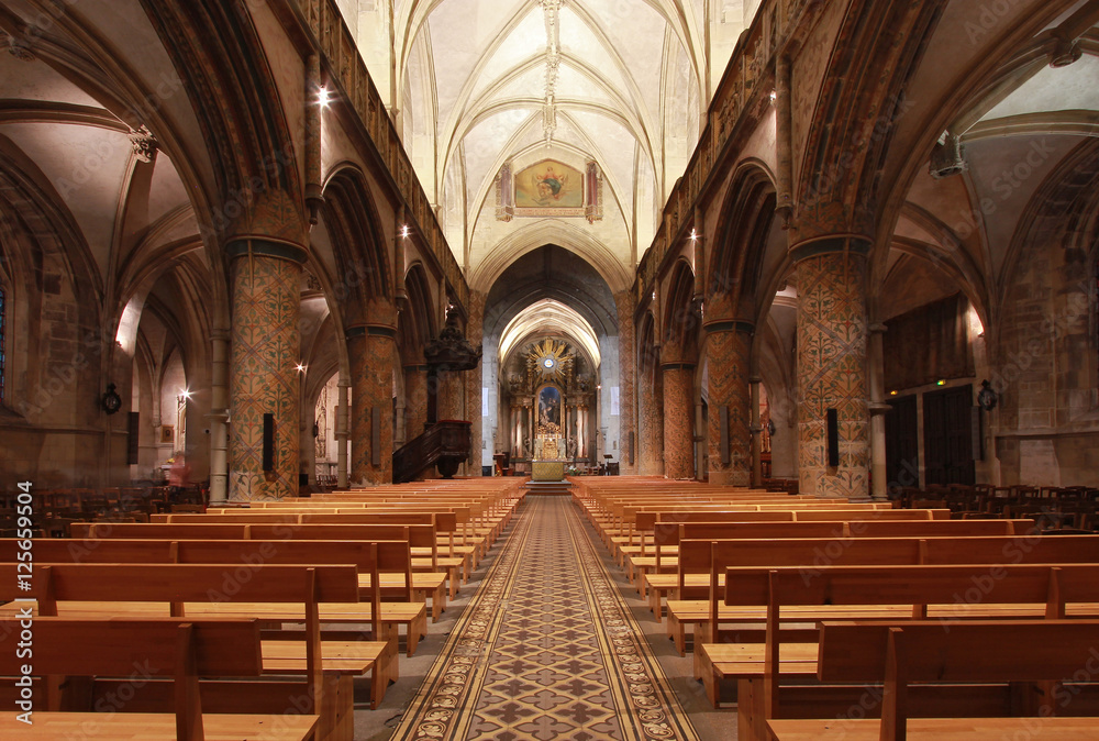 Intérieur de la basilique Sainte-Trinité de Cherbourg-Octeville, département de La Manche (50) en Normandie