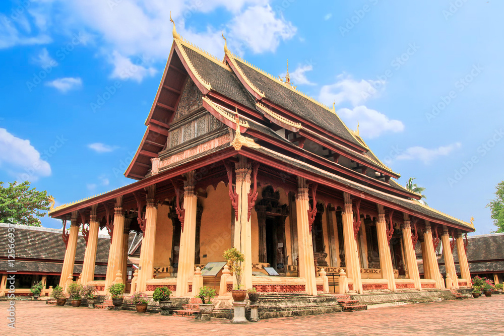 Naklejka premium Holy temple landmark in Laos with clear blue sky landscape