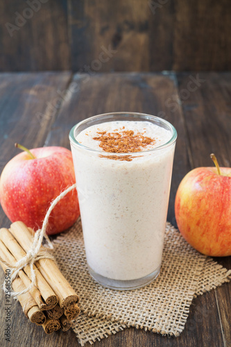 Apple cinnamon smoothie