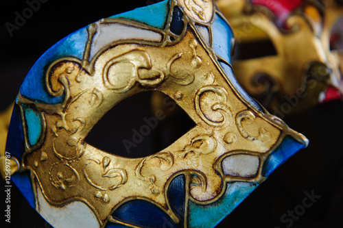 venezianische maske in blaugold