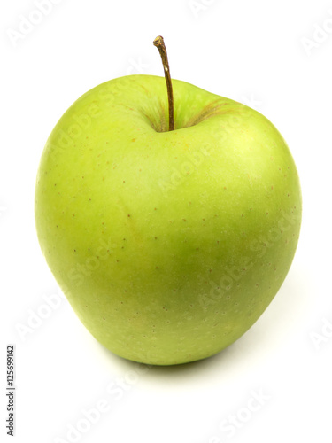 Manzana verde sobre fondo blanco
