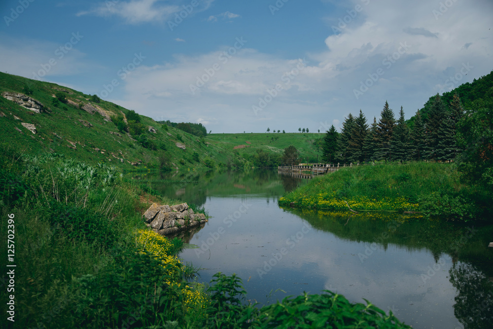 Obraz premium lake with green hills