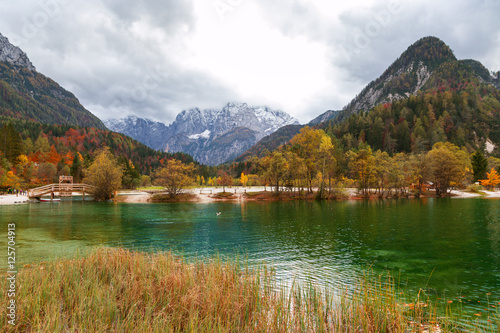 Fototapeta Naklejka Na Ścianę i Meble -  Autumn scenery at lake Jasna-Slovenia
