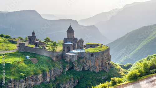 Antyczny monaster w położenia słońcu. Tatev. Armenia