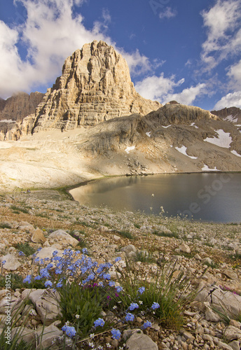 Fototapeta Naklejka Na Ścianę i Meble -  lake in mountains with big rock in Turkey Aladaglar
