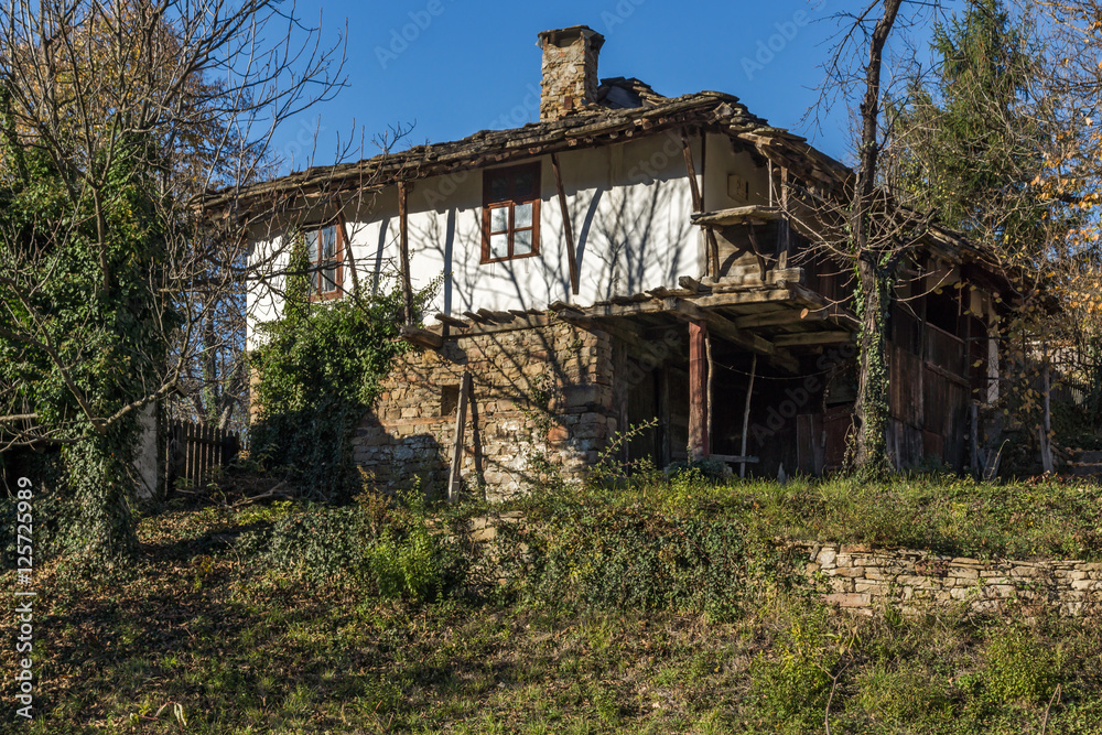 Old house with courtyard in village of Bozhentsi, Gabrovo region, Bulgaria Old house with courtyard in village of Bozhentsi, Gabrovo region, Bulgaria