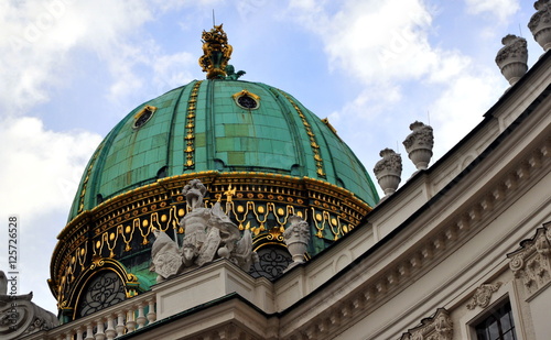 Wien - Michaelertrakt der Hofburg mit Michaelerkuppel photo