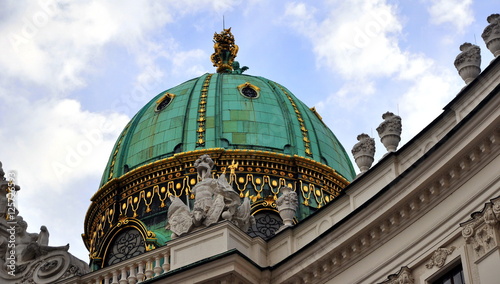 Wien - Michaelertrakt der Hofburg mit Michaelerkuppel photo