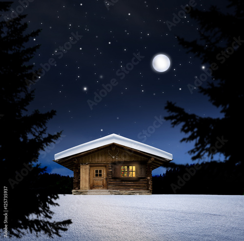 Schihütte im Schnee
